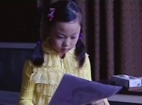 刑警将嫌疑犯的画像带回了家，没想到女儿一眼就认了出来