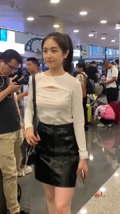 机场偶遇李兰迪,张新成分开走了!他们两个同居也有一段时间了!