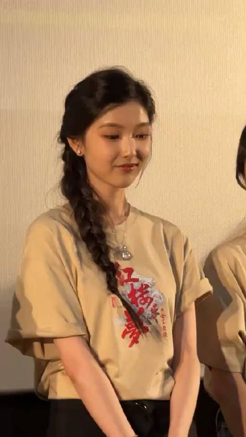 标准的东方美人!含苞待放