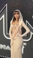 Lisa出席VMA颁奖典礼红毯G社生图这状态 超美超级有气质！