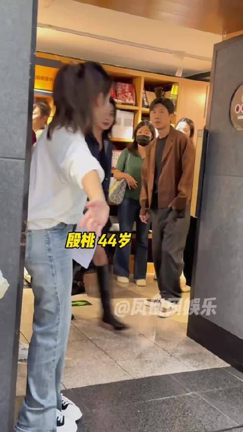 殷桃凡人歌见面会惊艳亮相,44岁风采依旧迷人…