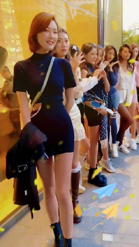 这么多美女一年只有一次,快让你哥们过来看美女这样的身材打几分