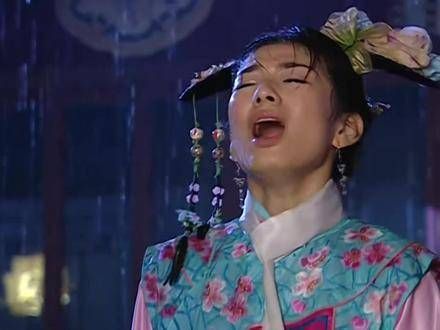 永琪和知画在花瓣澡中享受,为何小燕子向皇后诉苦,而不是去找令妃?