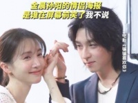 好久不见的老友，见面自然得多瞧几眼
