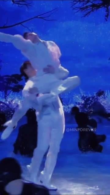 海神高高举起他的白月光