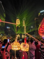 今晚，“月亮上写诗”点亮中秋夜！