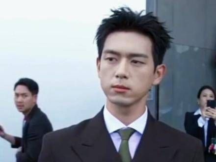 再来一段近距离的