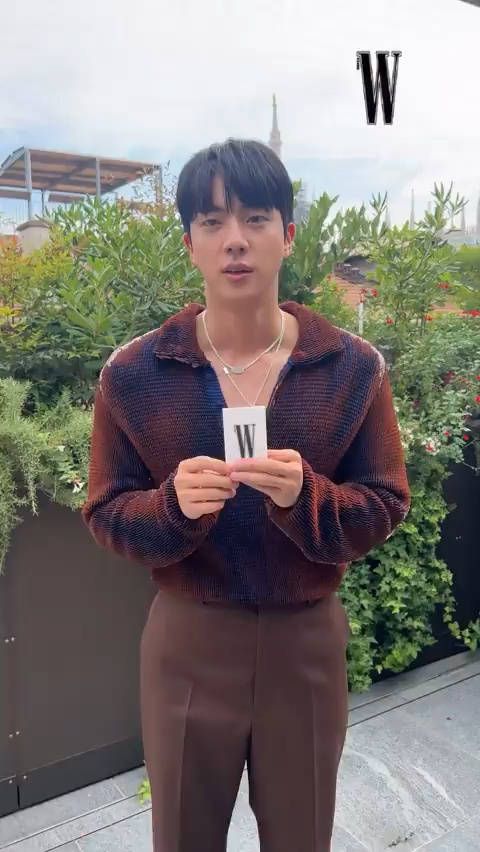 Wkorea更新硕珍尼的问候视频 大家好,我是防弹少年团的Jin!