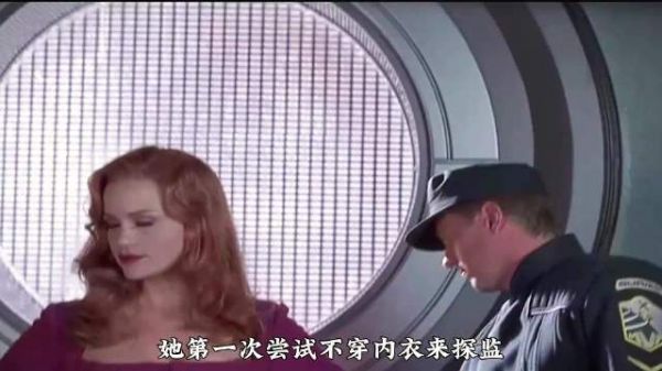 女人第一次不穿内衣去探监,却还是被保安刁难,人狠话不多!