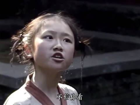 男子刚出生,肚子上就刻着父亲的名字