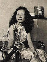 结婚半年丈夫另觅新欢，她大着肚子离婚，再婚遇良配，恩爱10年