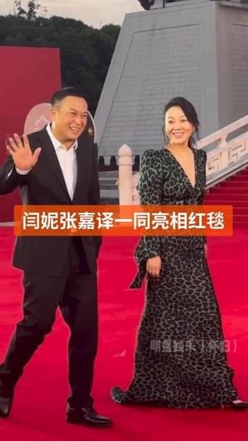 一同现身红毯活动，两人在荧幕上多次扮演情侣，看起来确实非常登对…