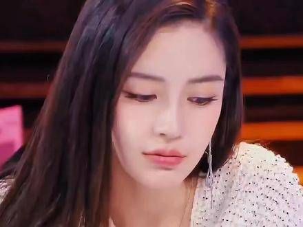 杨颖这次真是大获全胜,黄晓明宣布恋情,没想到全面抢占了风头