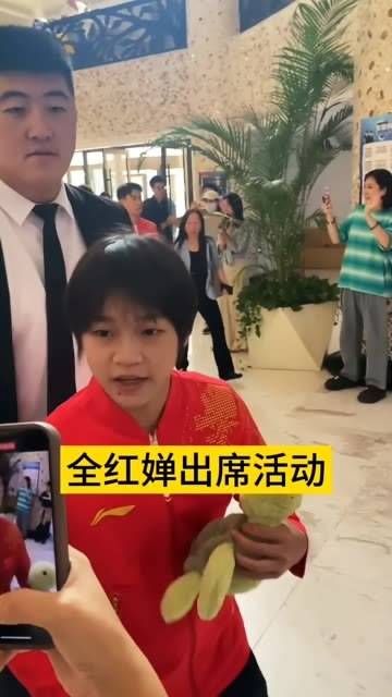 出席品牌活动,收到了小乌龟,婵宝表示感谢,真是超可爱的! 全红婵