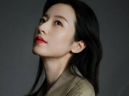 男人怀揣着不切实际的发财梦,每日徘徊在云端