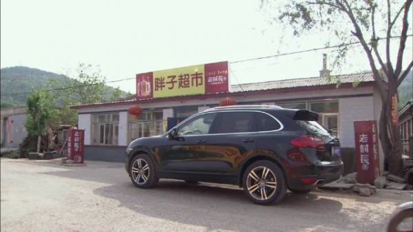 顾客以为丁胖子买新车了,搞了半天车是别人的