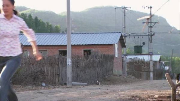 丁胖子是懂得销售的,让老周注意形象买瓶发胶带走