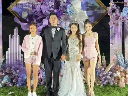 和妈妈 李小璐 参加小姨的婚礼，据悉李小晨是李小璐的堂妹 娱乐评论大赏 娱乐