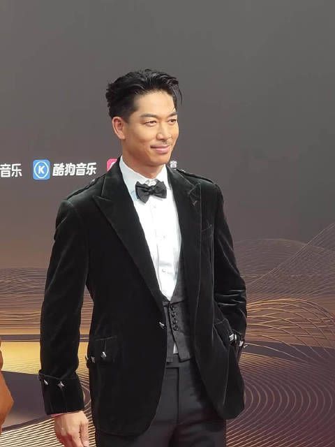 是我们披哥@黑泽良平EXILE-AKIRA 啊!是不是在上见到了好多披哥?
