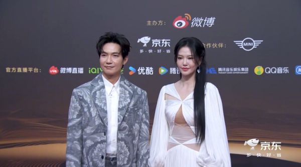 陈楚生谭维维微博音乐盛典红毯+采访 新专辑计划明年出,期待
