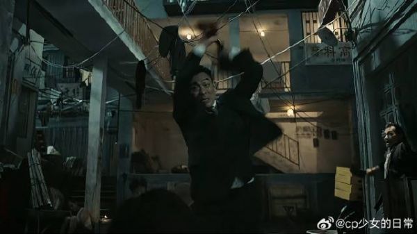 刘德华以一挑百,铁锹舞的虎虎生威,帮小混混开瓢