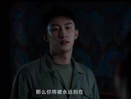 欧孝安单手卸膛的姿势真是帅气逼人