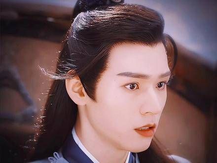 爱你“时光未歇,萦绕重生的火种,光阴只方寸延续了枯荣”