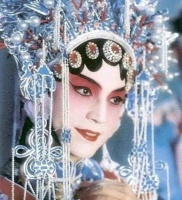 法国男子爱上京剧演员，还“生”一儿子，多年后发现妻子是男儿身