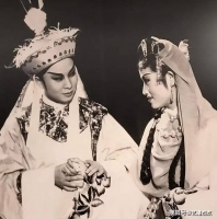 “越剧皇帝”尹桂芳和她舞台上“伴侣”的精美剧照
