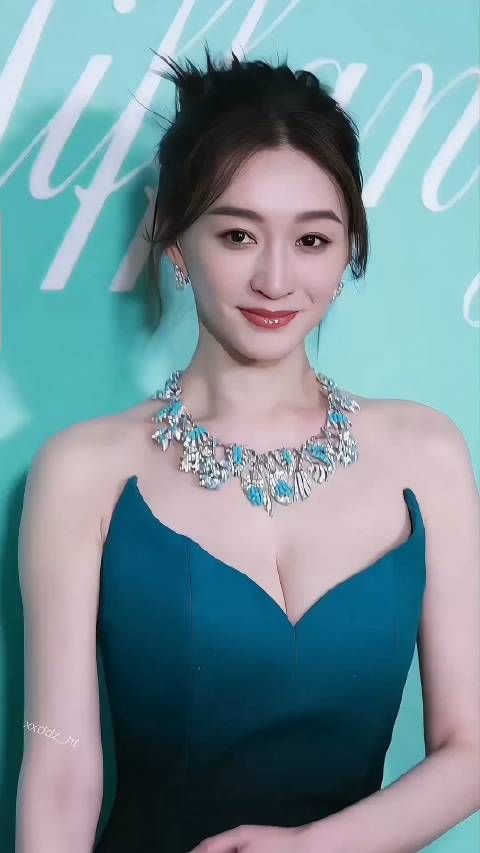 李小冉近距离直拍 好美好白羡慕摄影师 .