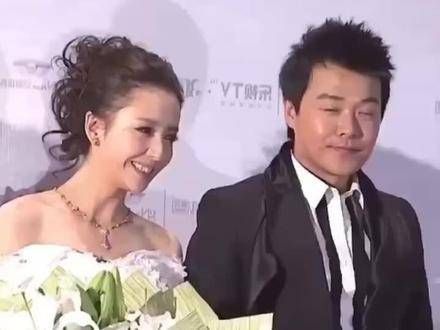 分手前最后一次共同出席活动,真实演绎了何为强颜欢笑,如今再看全是细节…