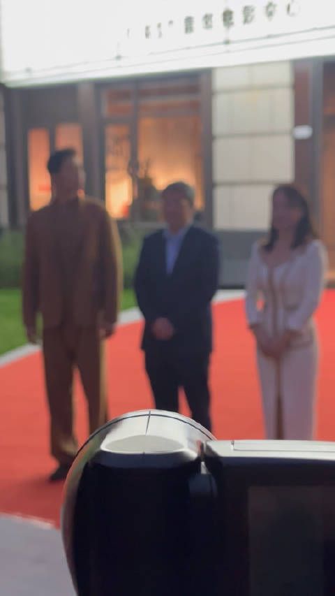 水哥登上红毯咯!