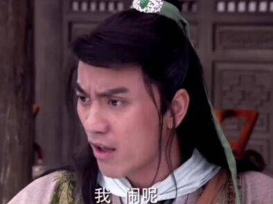 虽然武功不高,但我跑得飞快,毕竟我爹的轻功可是天下第二
