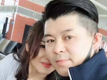 乡村爱情里的李大国,幸福的小两口,大国的妻子张可气质出众,美丽动人