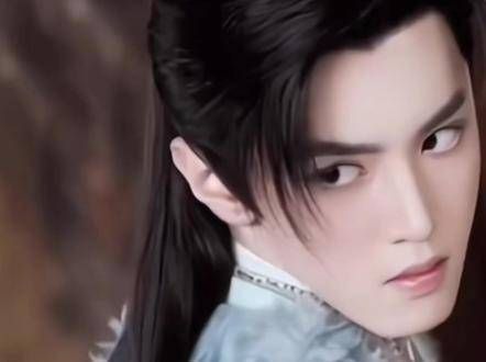 每次看到陈哲远跳舞,我就不禁疑惑:他的剑花舞得如此绝妙…