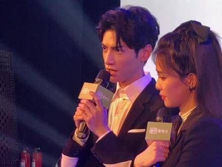 罗云熙在群访中聊到个人求婚设想,恋爱新手先是表示自己不像袁帅那样自信…
