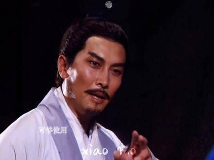 “烈火初燃映云海,周郎曾在此破曹公”