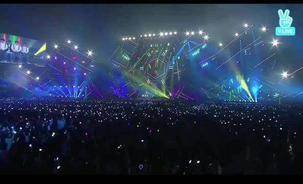 七年前的今天(171001),EXO-CBX 带你去的舞台去一个迷人的天堂