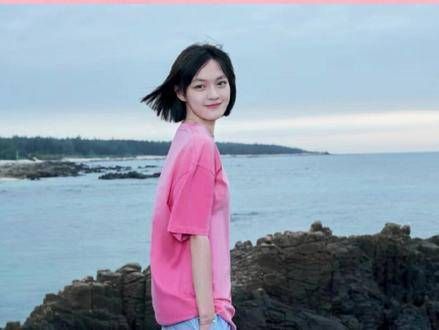 海边氛围感写真 文淇 妹妹上镜真是充满故事感!
