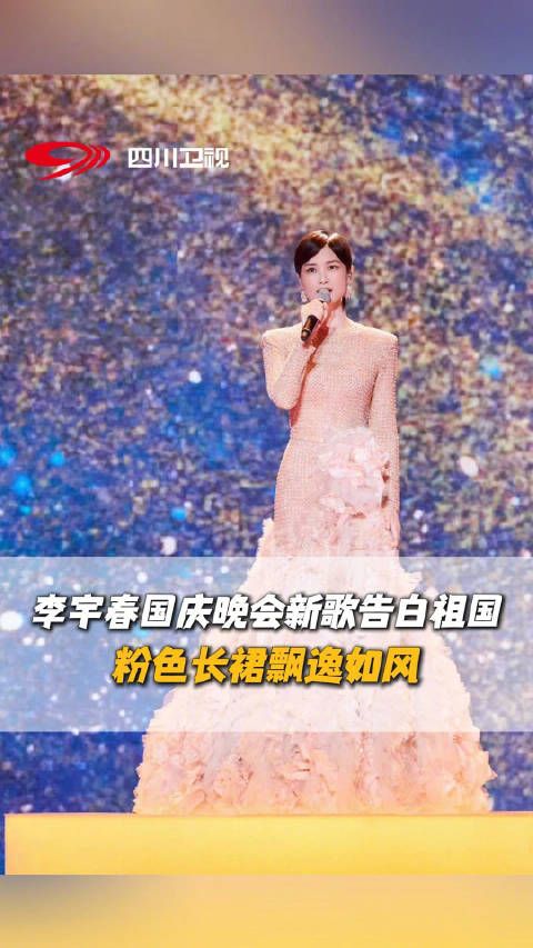 舞台上,@李宇春 怕小助理摔倒暖心搀扶,有这样的贴心老板真是温暖啊!