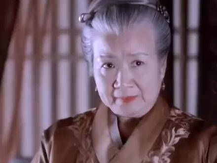 老太太,勇毅侯的独女,性格刚烈且有些冷僻