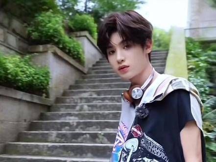 黄明昊,咱们能不能有点偶像包袱