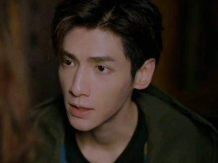 救命,这里顾云峥的侧颜真的有种治愈的感觉