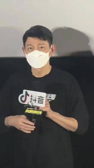 老大,我们已经登机了,即将启程危机航线