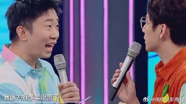 何炅露出久违的笑容,终于看到家人了!丨星期六
