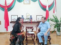 王凤九一作品被马达加斯加大使让·路易·罗班松大使馆永久收藏