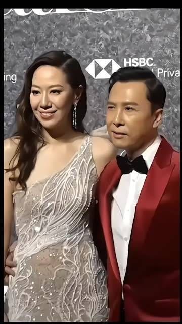 一家四口难得同框,09年放弃美国国籍回归本源,在疫情中率先挺身而出…
