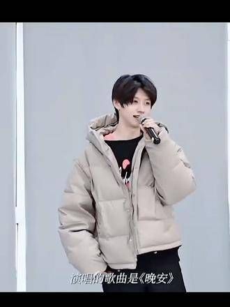 最担心的是rapper演绎情歌,而这首正是由这位C位队长演唱的,真好听?