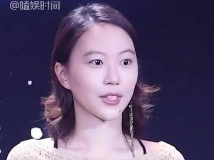 有种“焕然一新”叫王菲的女儿，曾经被调侃为假小子的窦靖童如今惊艳蜕变…