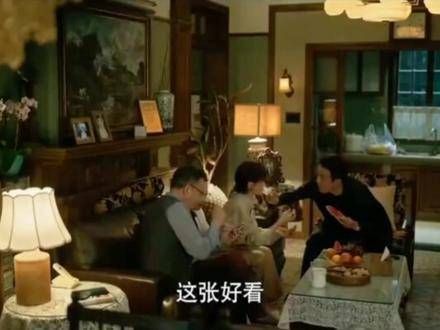 苏苏为了爱情转变态度,决定步入婚姻殿堂,这让黄振华欣喜若狂